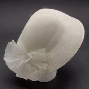 White Wide Brim Formal Hat with Veil and Fabric Flower – Chin Strap